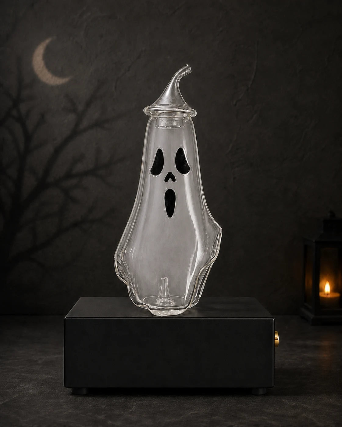 Ghost-shaped glass bottle decorated with a classic surprised face and an evenly distributed subtle aromatic mist inside
